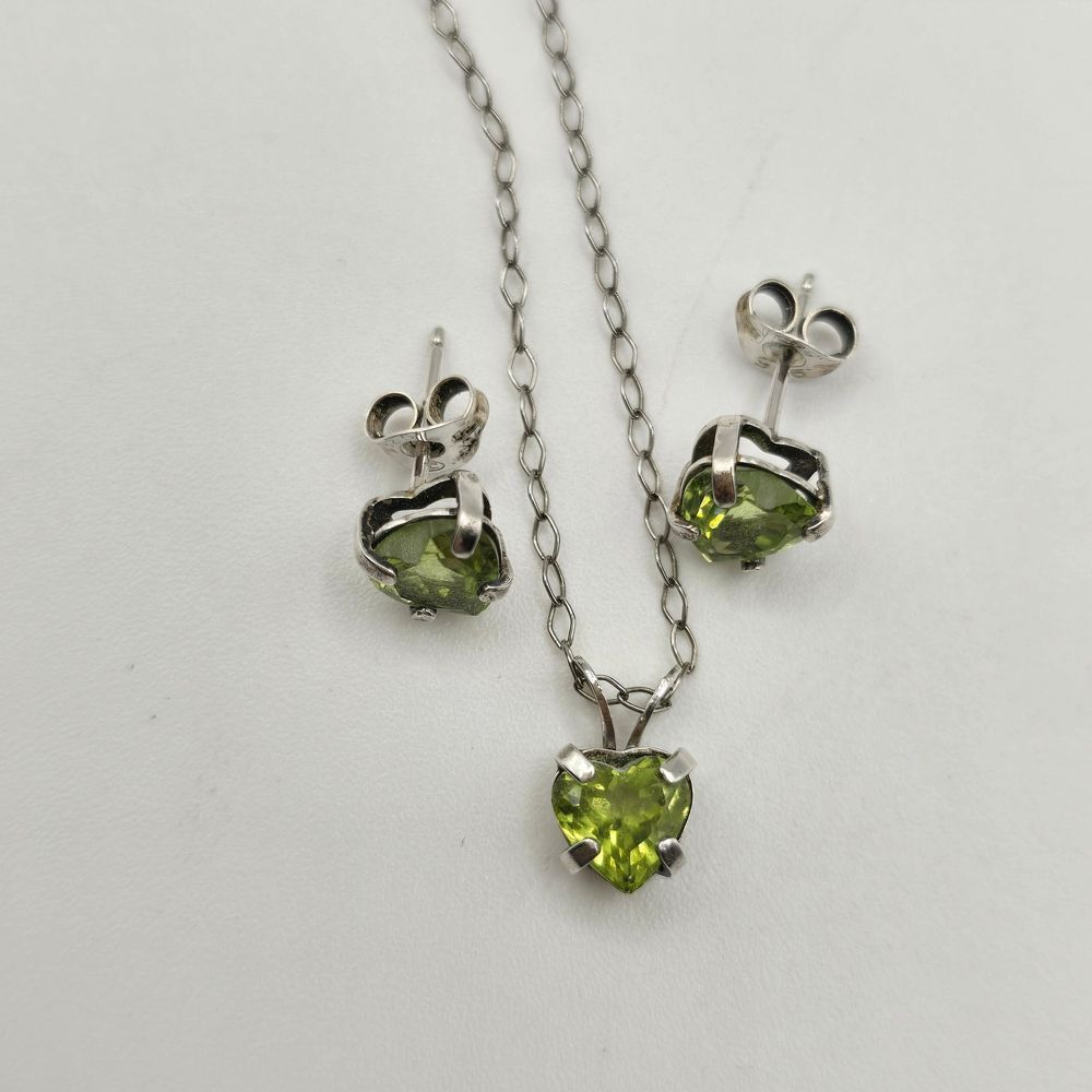 Nautural Peridot Heart Necklace & Earring Set 925